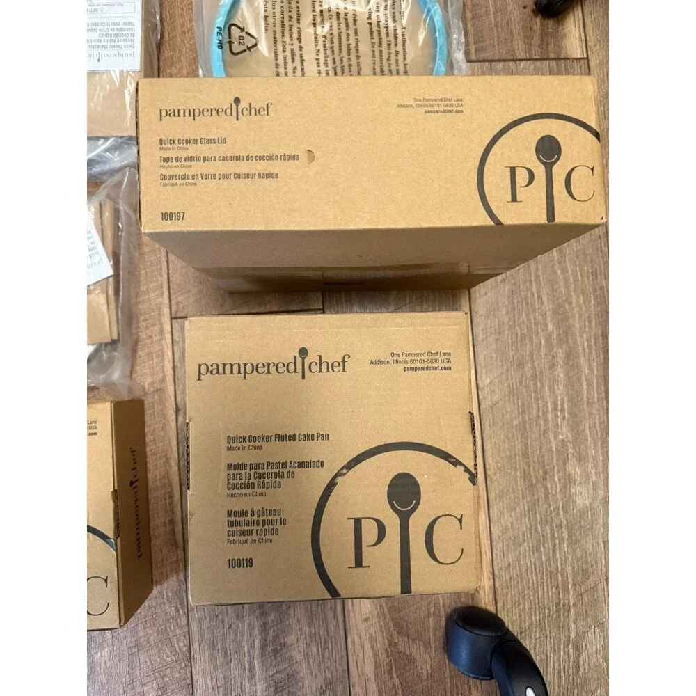 Pampered Chef Quick Cooker NEW Accessories Lot Fluted springform ceramic‎ pans